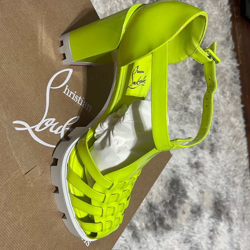 New with tag, sold out in stores!!!